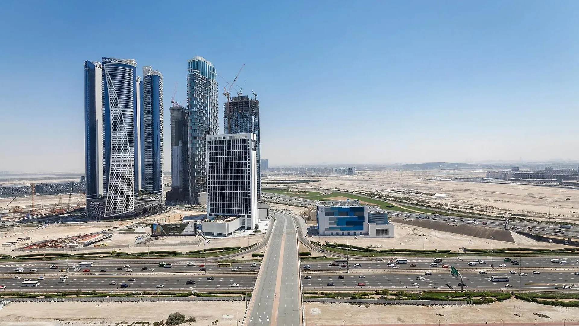Sophisticated Binghatti Canal Dubai Appartamento