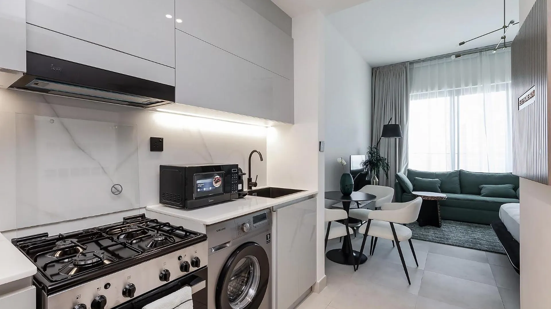 Sophisticated Binghatti Canal Dubai Appartamento